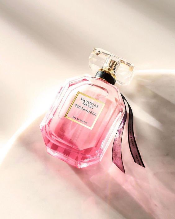 عطر ویکتوریا سکرت بامب شل (VICTORIA'S SECRET - Bombshell) پرفیوم (غلظت P) بانوان حجم 10 تا 100 میلی لیتر عطر امیری AMIRI