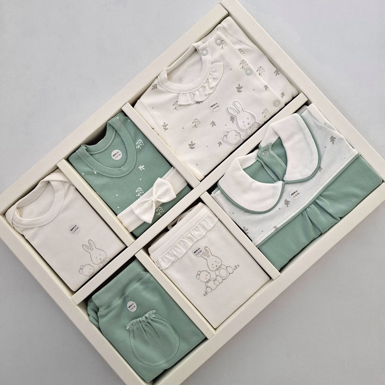 ست لباس ۱۹ تیکه نوزادی کیدزبو kidsboo سرهمی دار ۱۰۰٪ نخ پنبه طرح خرگوش سبز