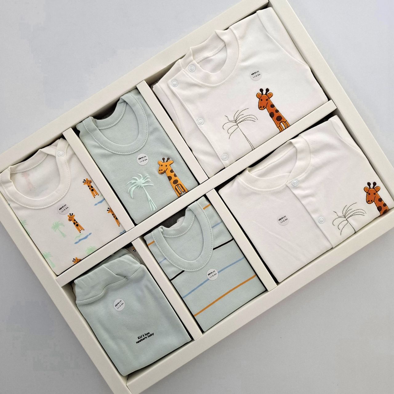 ست لباس ۱۹ تیکه نوزادی کیدزبو kidsboo سرهمی دار ۱۰۰٪ نخ پنبه طرح زرافه