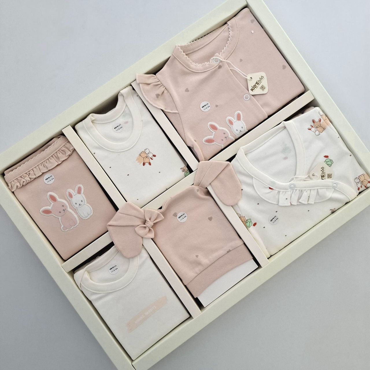 ست لباس ۱۹ تیکه نوزادی کیدزبو kidsboo سرهمی دار ۱۰۰٪ نخ پنبه طرح خرس دوخرگوش صورتی